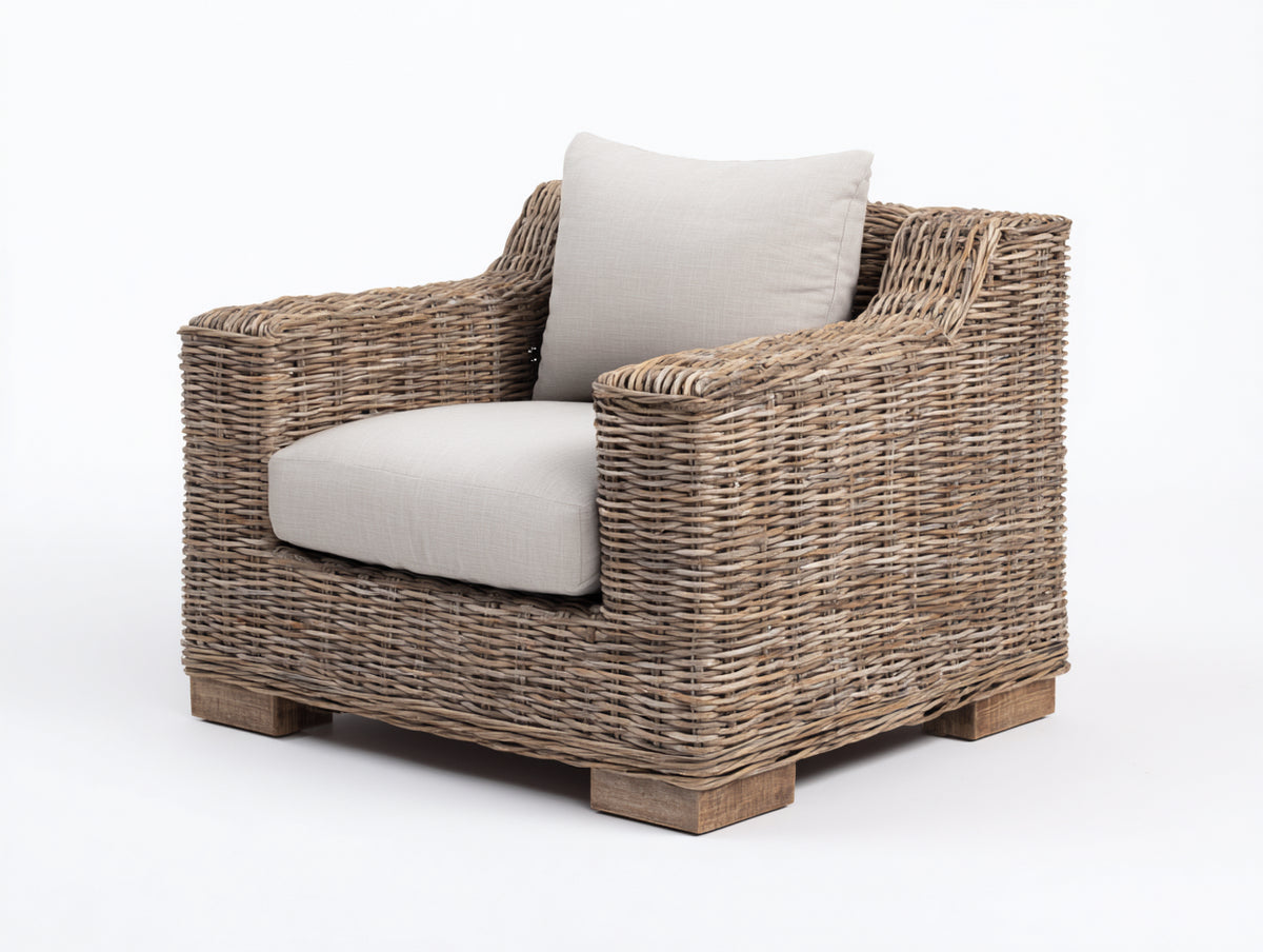 Sillones de ratán sintético 92x88x82 cm - marrón claro y blanco crema - estructura envolvente con asiento y respaldo acolchados diseño natural